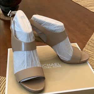 Tan Michael Michael Kors heels